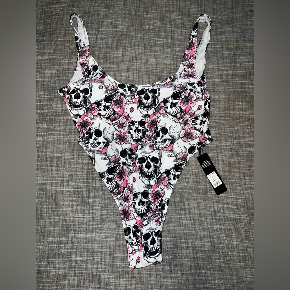 Brand new with tags. Fashion nova. Women’s xl.